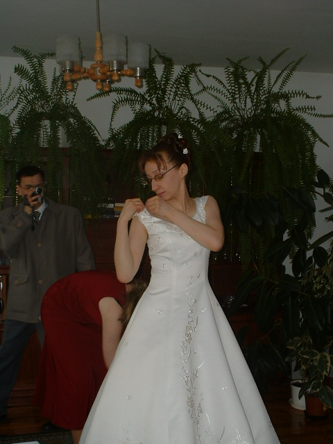 Tym czasem Panna Mloda stroi sie!